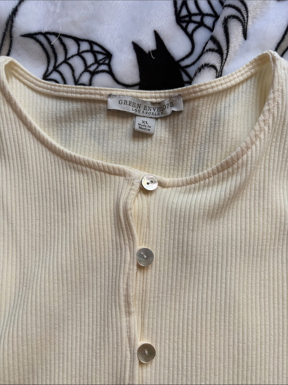 Sleeveless Cream Button-Front Ribbed Top - Picture 2 of 4